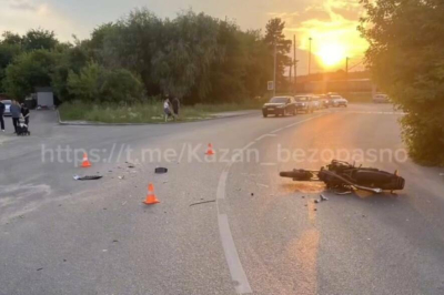Мотоциклист, которого переехала Audi, скончался в больнице в Казани
