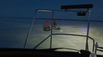 На Волге спасли рыбаков, застрявших на отколовшейся льдине 26/03/2026 &ndash; Новости