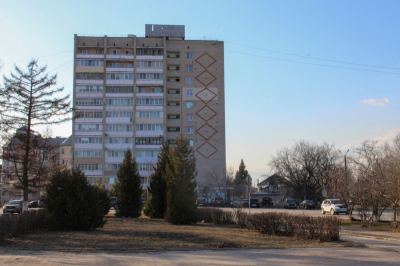 Жители многоэтажки в Адлере обеспокоены угрозой оползня