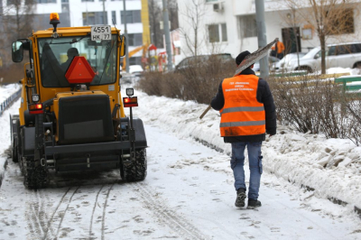 Спасшему ребенка в Петербурге дворнику вручили госнаграду Узбекистана