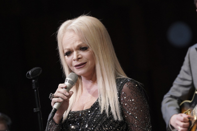 Ларису Долину заметили на прощании с режиссером Олейниковым