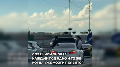 &quot;Когда уже мозги появятся?&quot;: выпускники высунулись из окон движущегося авто в Алматы (видео)