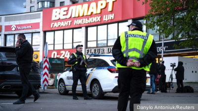 Землетрясение в Японии остановило скоростные поезда и вызвало цунами