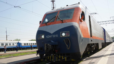 &quot;Большая часть вагонов изношена&quot;: Токаев раскритиковал состояние поездов в Казахстане