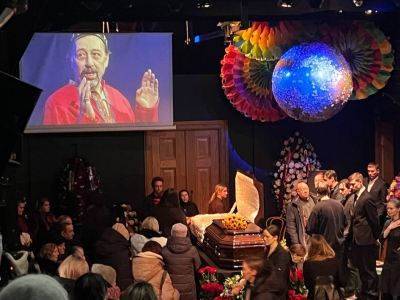 Екатеринбуржцы прощаются с Николаем Колядой: что будет с театром