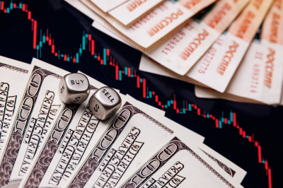 ЦБ&nbsp;вновь снизил официальные курсы доллара и&nbsp;евро