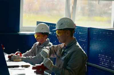 Три региона УрФО зашли в новый пилот Минпросвещения: при колледжах будут создавать предприятия