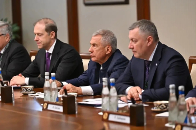 Рустам Минниханов принял участие во встрече Дениса Мантурова и премьера Узбекистана