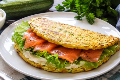 Вместо хлеба летом: кабачковые лепешки без жарки в тонне масла &mdash; вкусная основа под любую начинку