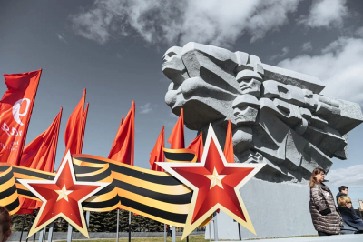 К 9 мая в Челнах раздадут более 40 тысяч георгиевских лент и лент триколора