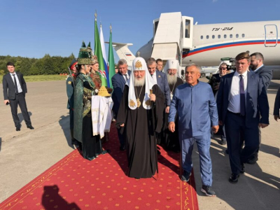 Рустам Минниханов поприветствовал Патриарха Кирилла в столице Татарстана