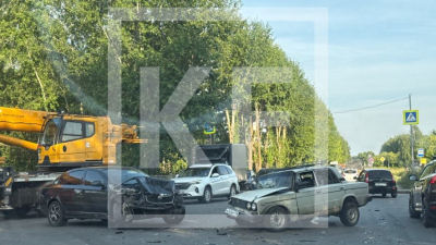 В Казани на пересечении улиц Тэцевская-Гудованцева произошла авария с участием двух легковушек 23/07/2026 &ndash; Архив