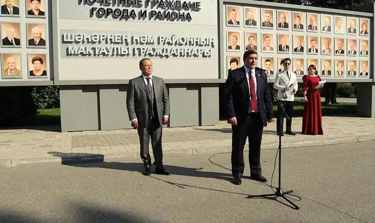 16 новых имён добавили на городскую доску почёта Нижнекамска