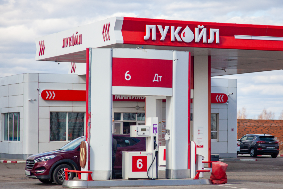 FT: Зарубежные активы «Лукойла» хочет купить экс-совладелец «Челси» Боули – его поддержал Белый дом