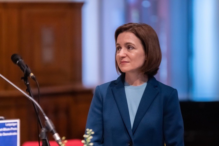 Оппозиция Молдавии объявила о начале процедуры импичмента Санду