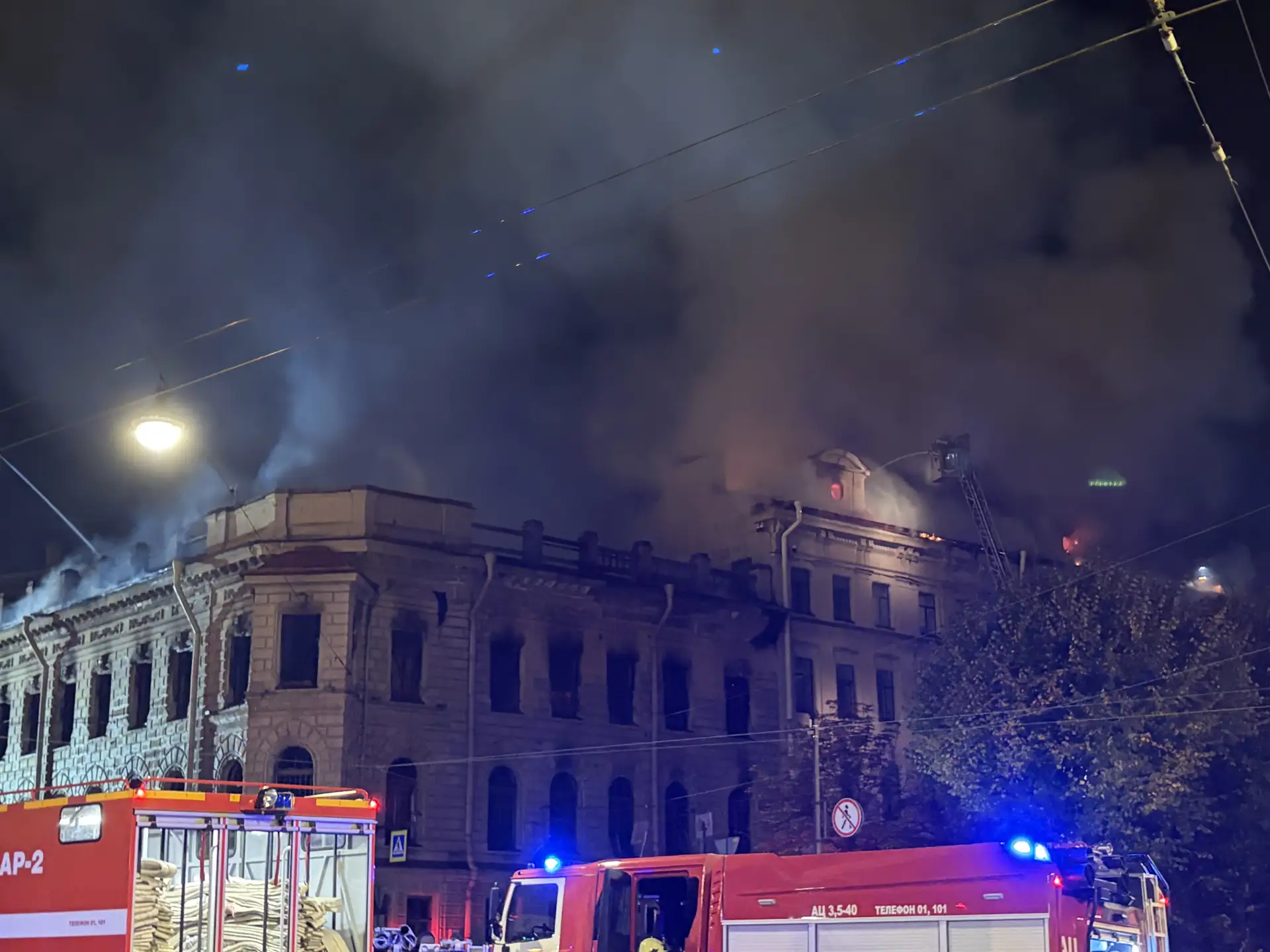 Пожар в особняке около Исаакиевского собора в Петербурге потушили спустя сутки