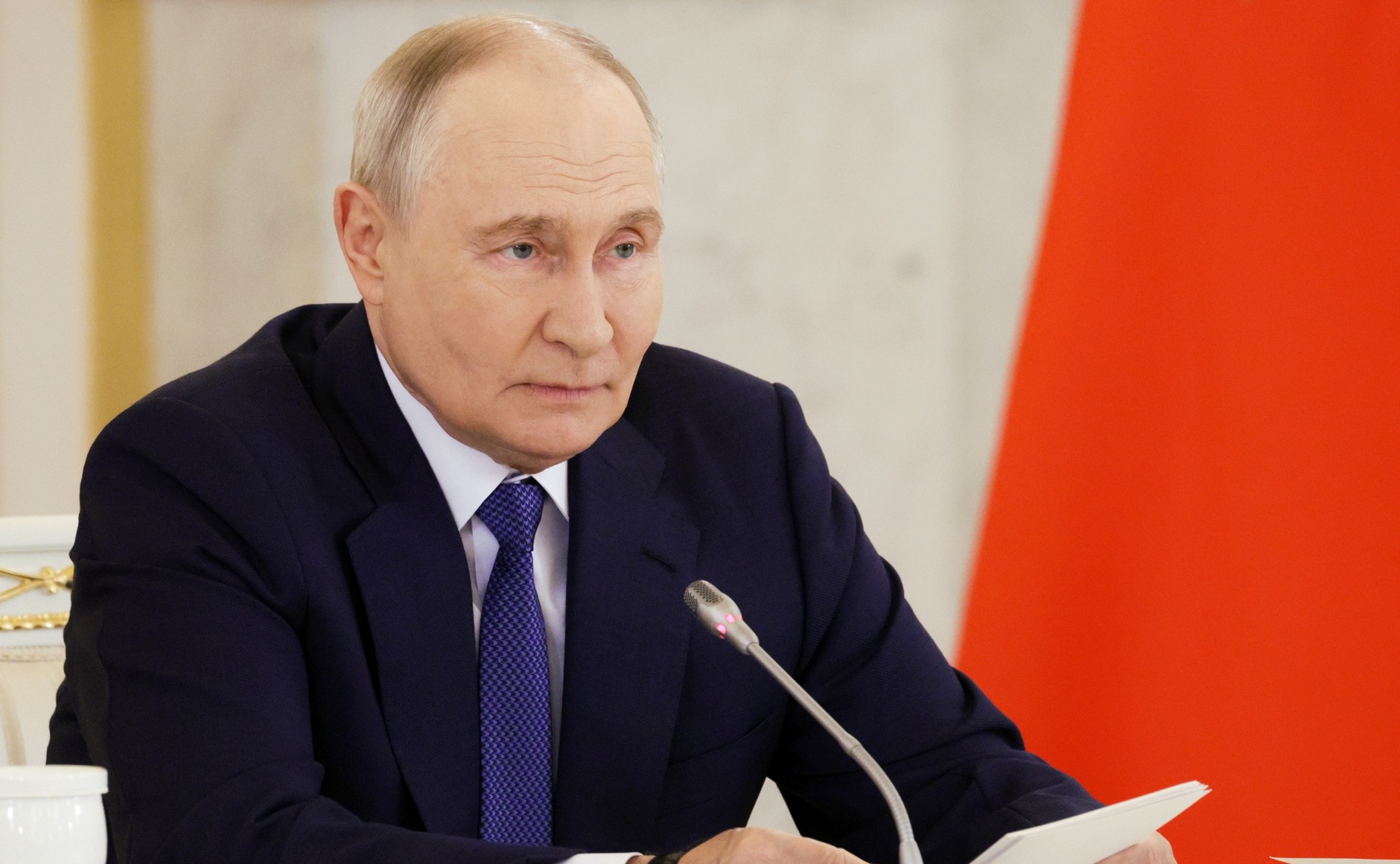 Путин поддержал создание нейросети для школ, но призвал не сводить обучение к «нажатию кнопочек»