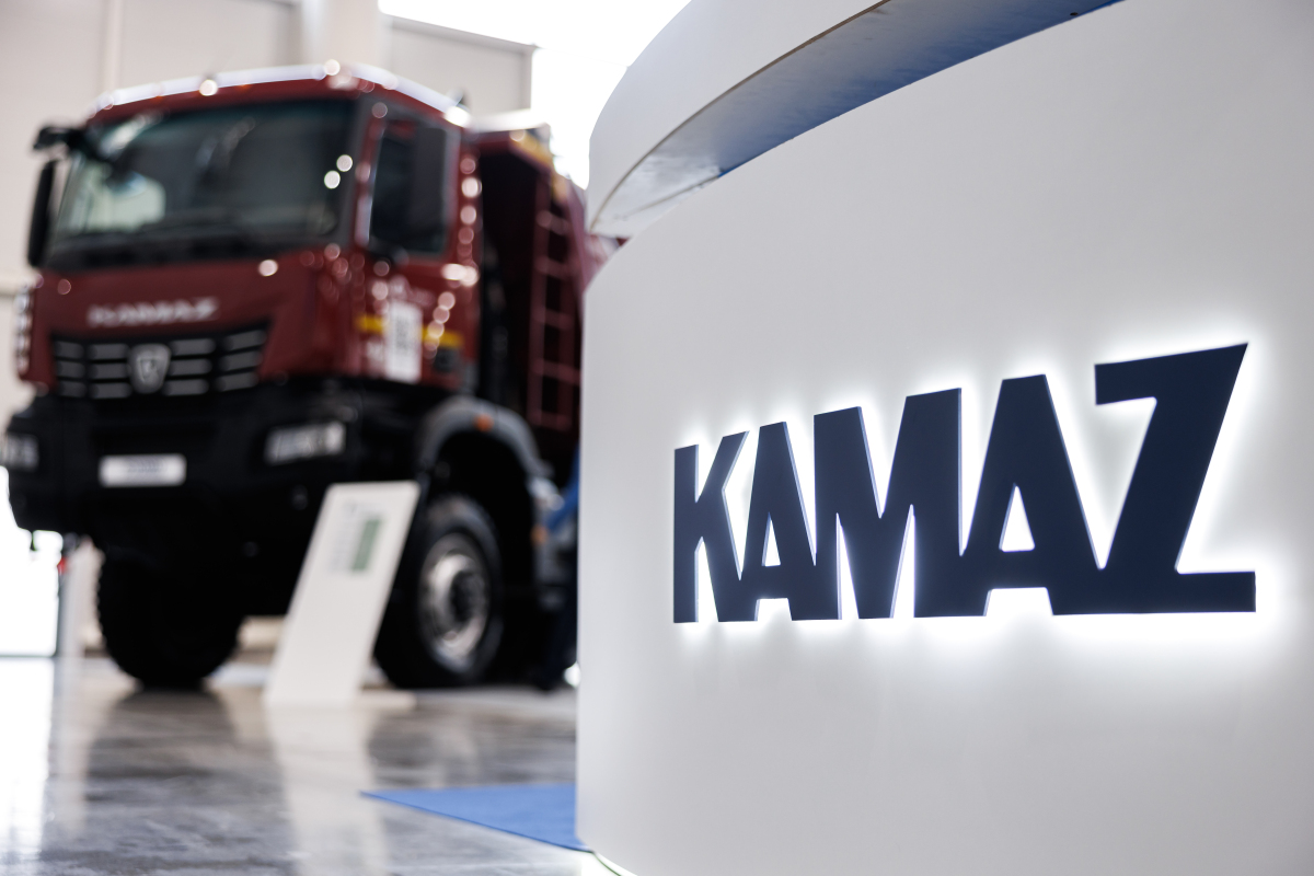 «Автостат»: В сентябре КАМАЗ нарастил продажи грузовиков, но рынок легковушек продолжил снижаться