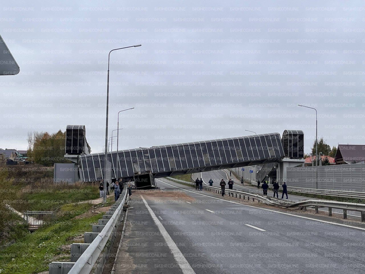 В Пестречинском районе начали разбирать рухнувший надземный переход