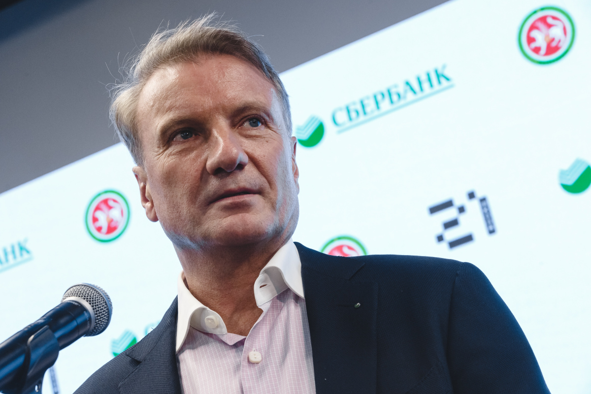 «Мы получили такую негативную реакцию»: Греф назвал ошибкой отказ от сберкнижек