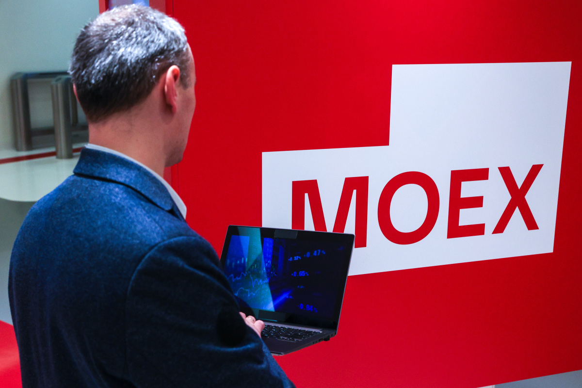 Индекс Мосбиржи прибавил 4% и поднялся выше 2400 пунктов после заявлений Трампа