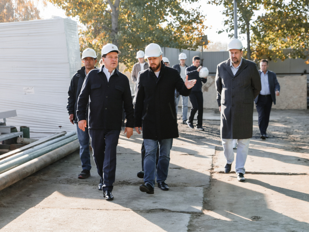 Метшину показали подстанцию «Новой Портовой» — она готова на 90%