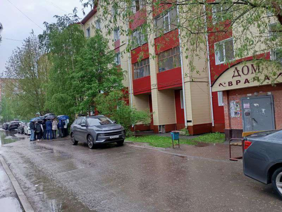 В Петропавловске разгорается скандал, связанный с выселением медработников из Дома врача.