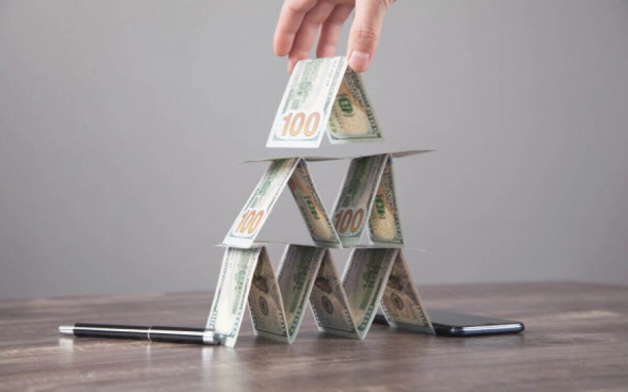Карагандинка заработала 200 млн тенге на обмане людей с кредитами