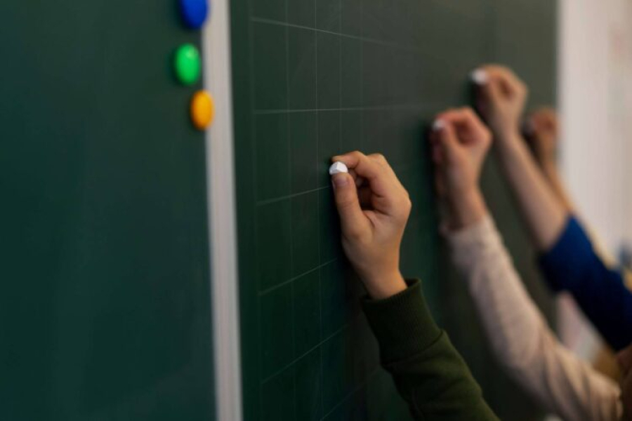 В Общественной палате предложили повысить лимит стоимости подарков учителям до 5 тысяч рублей