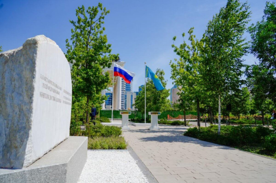 Аллея вечной дружбы Казахстана и России открылась в Астане