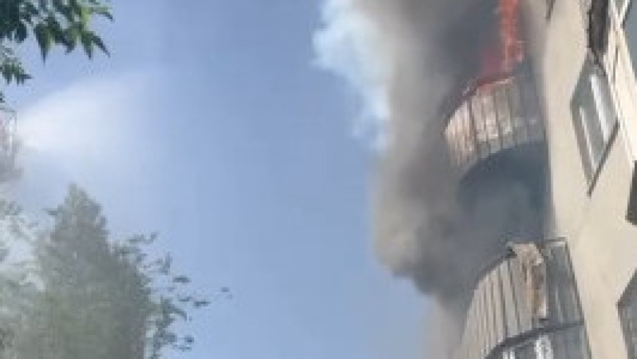 В Алматы огнеборцы спасли 12 человек при пожаре в многоэтажке