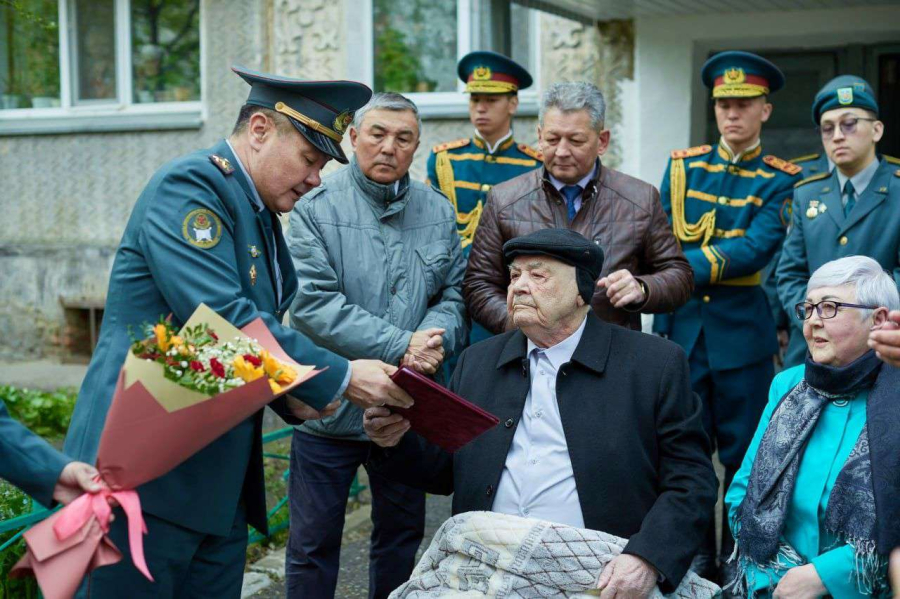 Под мелодии оркестра
