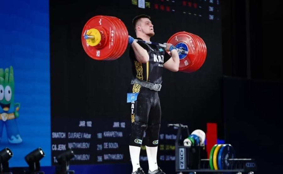 Чемпион мира по тяжелой атлетике Артем Антропов завоевал серебро чемпионата Азии